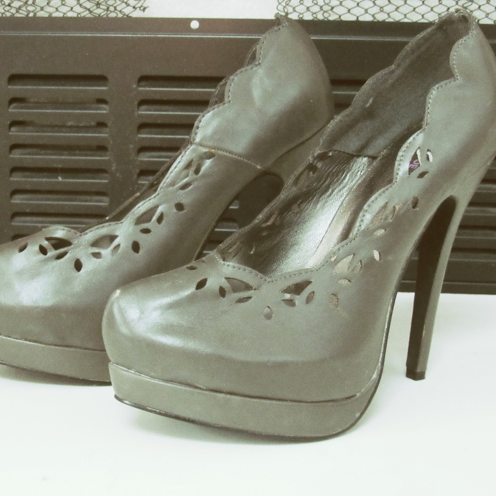 Pumps - Picture 5 of 5